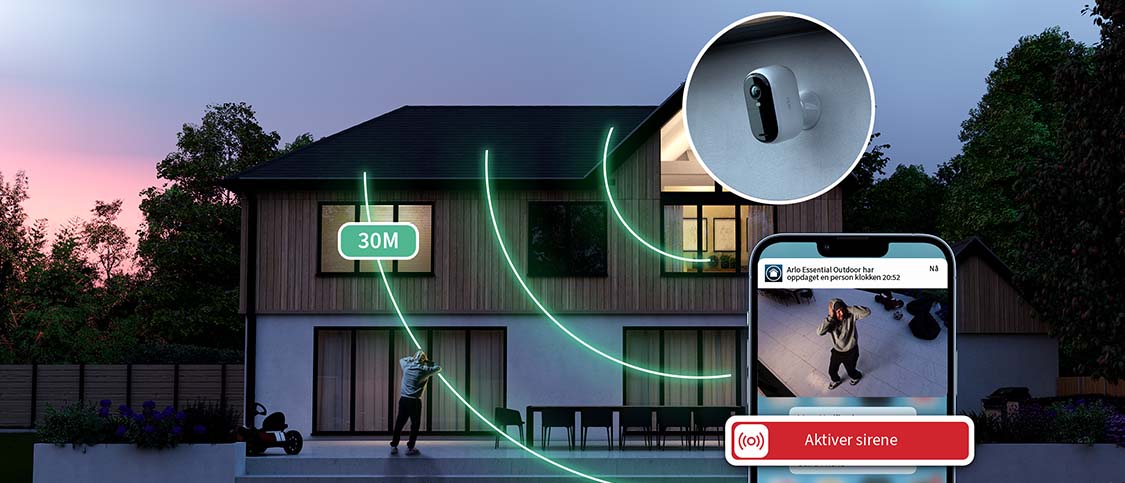 En potensiell inntrenger sees på et mobilskjermbilde utenfor et hus om natten, etter å ha satt i gang en kraftig sirene fra et Arlo-kamera