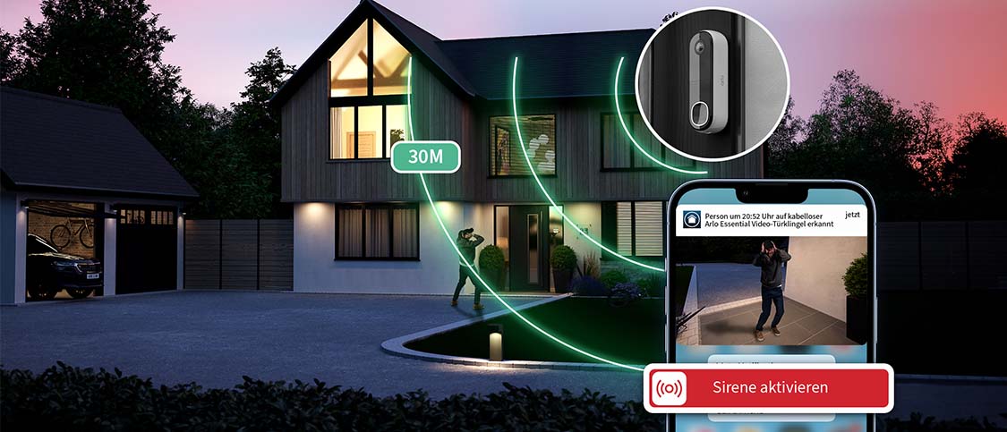 Auf dem Bild eines mobilen Bildschirms ist ein potenzieller Eindringling nachts vor einem Haus zu sehen, nachdem er eine lautstarke Sirene einer Arlo-Kamera ausgelöst hat