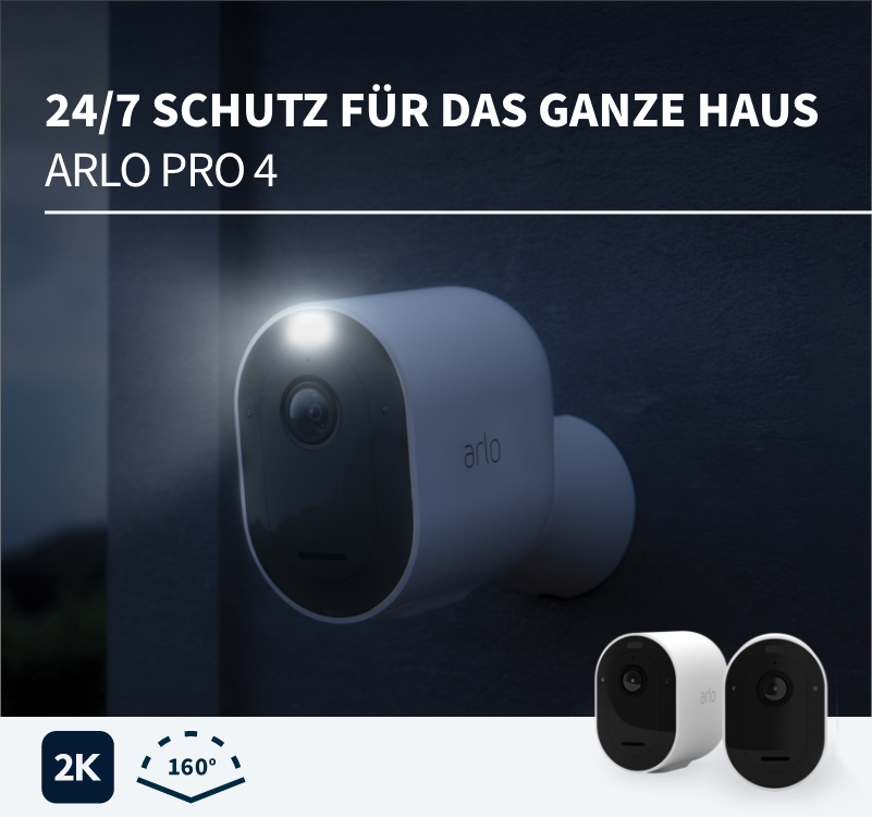Eine nächtliche Aussicht auf eine Arlo Pro 4-Kamera, die an einer Tür draußen angebracht ist und mit dem Scheinwerferlicht leuchtet. Ganzer Hausschutz. 2K- und 160 -Grad -Winkelbilder werden angezeigt.