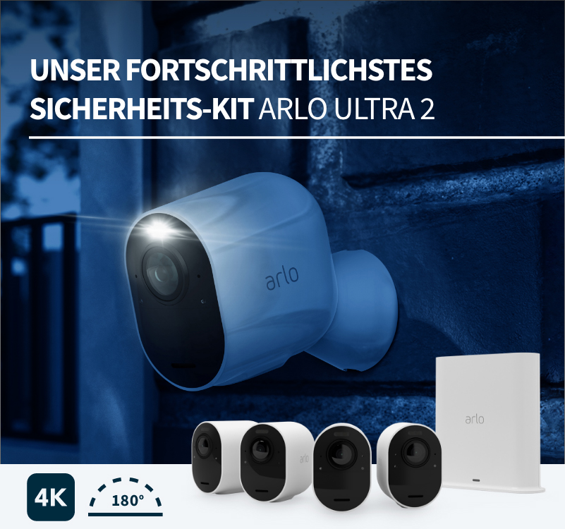 Eine nächtliche Aussicht auf eine Arlo Ultra 2-Kamera, die an einer Wand draußen befestigt ist und das Scheinwerferlicht leuchtet. Unser fortschrittlichstes Sicherheits -Kit. 4K- und 180 -Grad -Winkelbilder werden angezeigt.