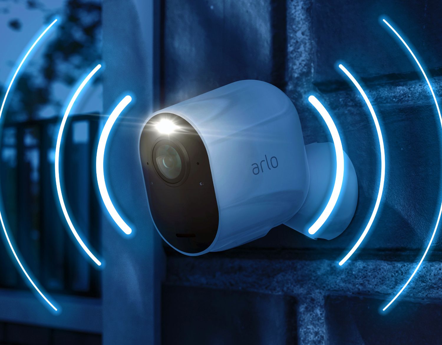 Et bilde illustrerer sirenen som lyder om natten på et Arlo Ultra 2-kamera