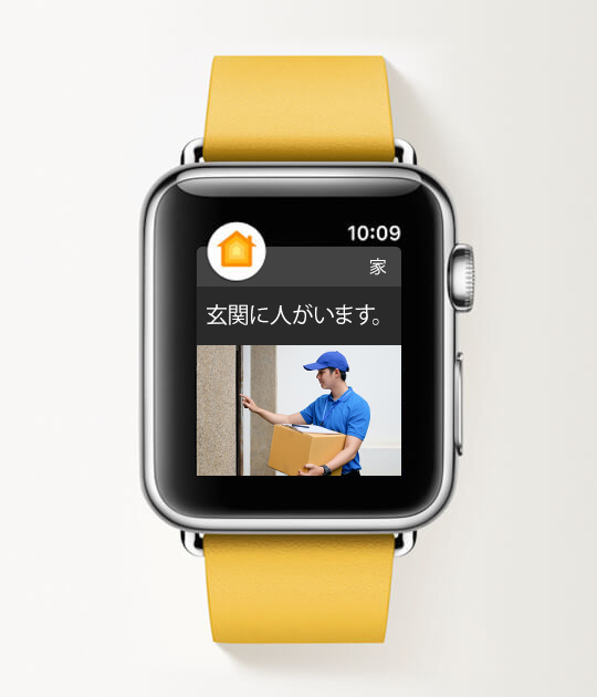 Arlo動作アラートを表示しているApple Watchを手首に付けている人